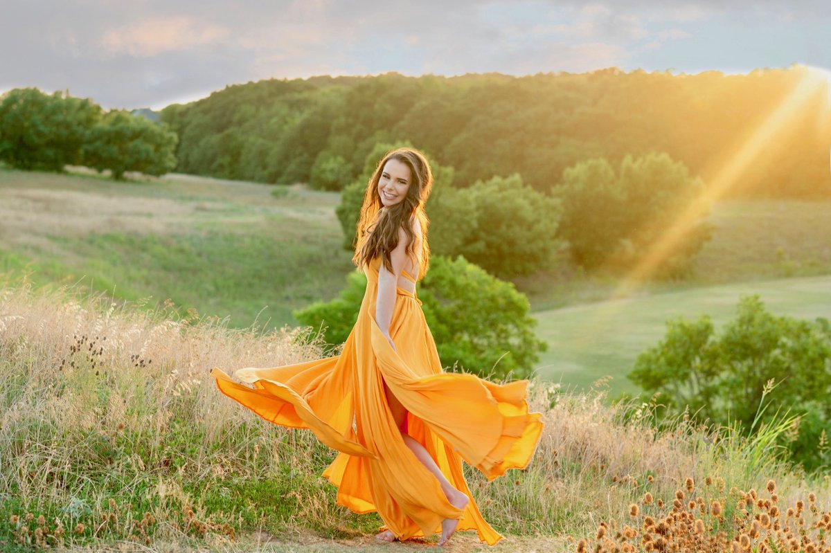 1VintageCouture's tweet photo. A day without laughter is a day wasted⭐️
#DFWphotographer #seniorads #senior #seniorsunday #SeniorStyleGuide #seniorinspire #senioryear #seniorpics #seniorsunday #seniorphotographer https://t.co/1PAipVKQHg