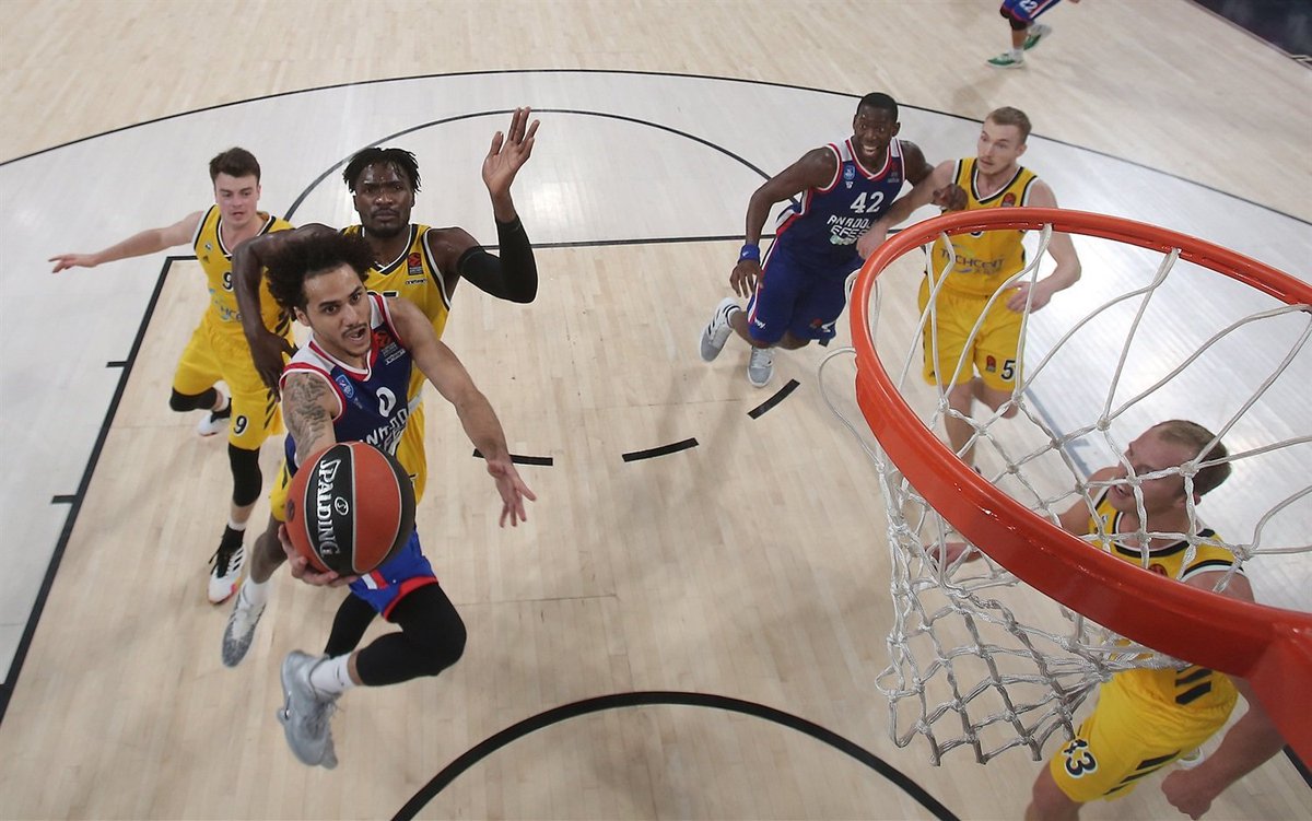 24SportsLegends's tweet photo. After neither team led by more than 7 points through 45 minutes, Anadolu Efes Istanbul registered its first win of the new season with an exciting 106-105 overtime decision against visiting ALBA Berlin on Friday at Sinan Erdem Dome. https://t.co/HzUKzIlfus