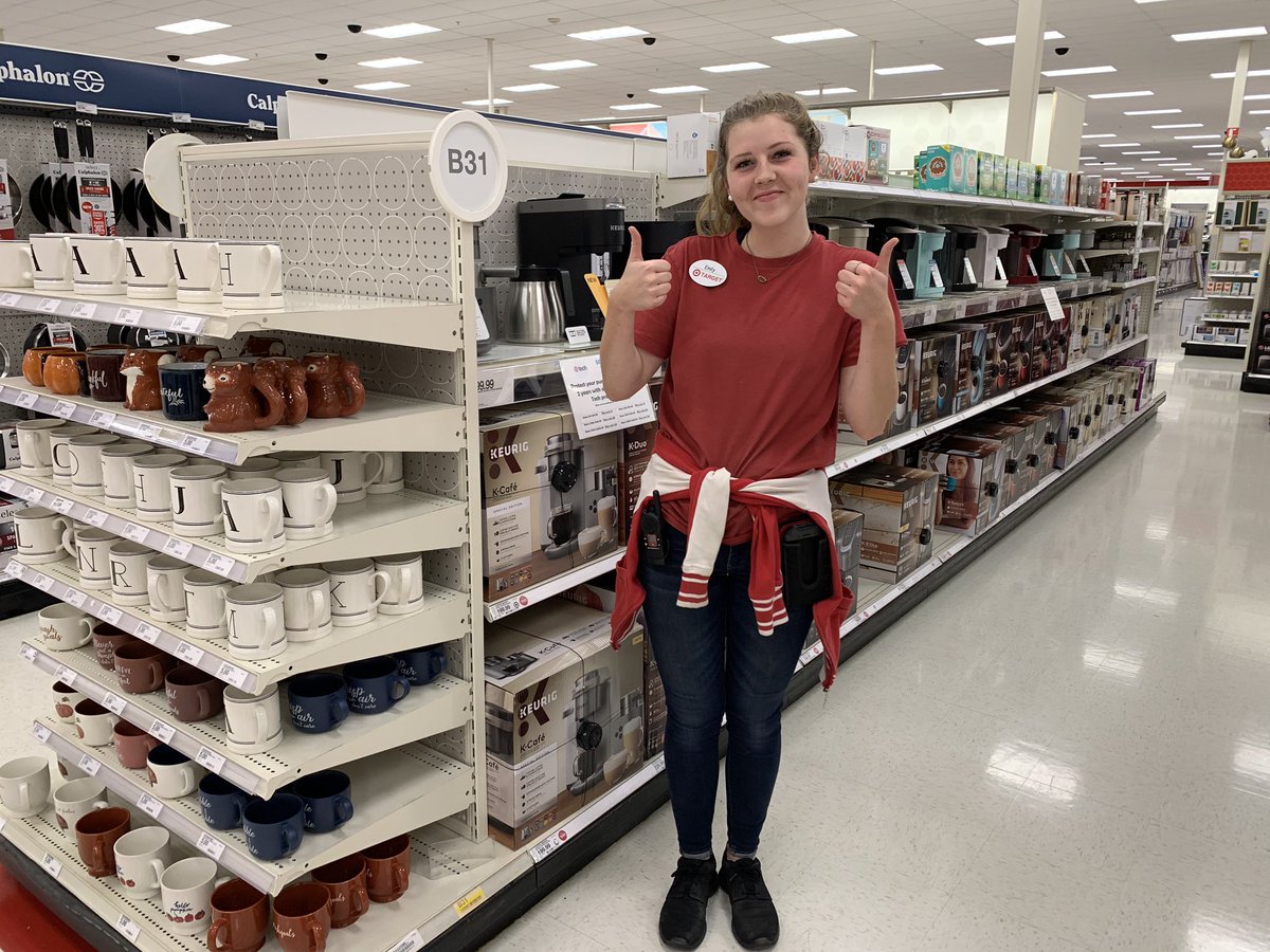ReAnnWilson's tweet photo. Working somewhere you love comes easy at 2422 ❣️ Just ask DBO Emily who rocked her first full transition this week... love the excitement in this store. #staffit #FILLIT #zoneit #sellit @jessfisher617 @KevinKaminski10 https://t.co/ETrf8x2iGY