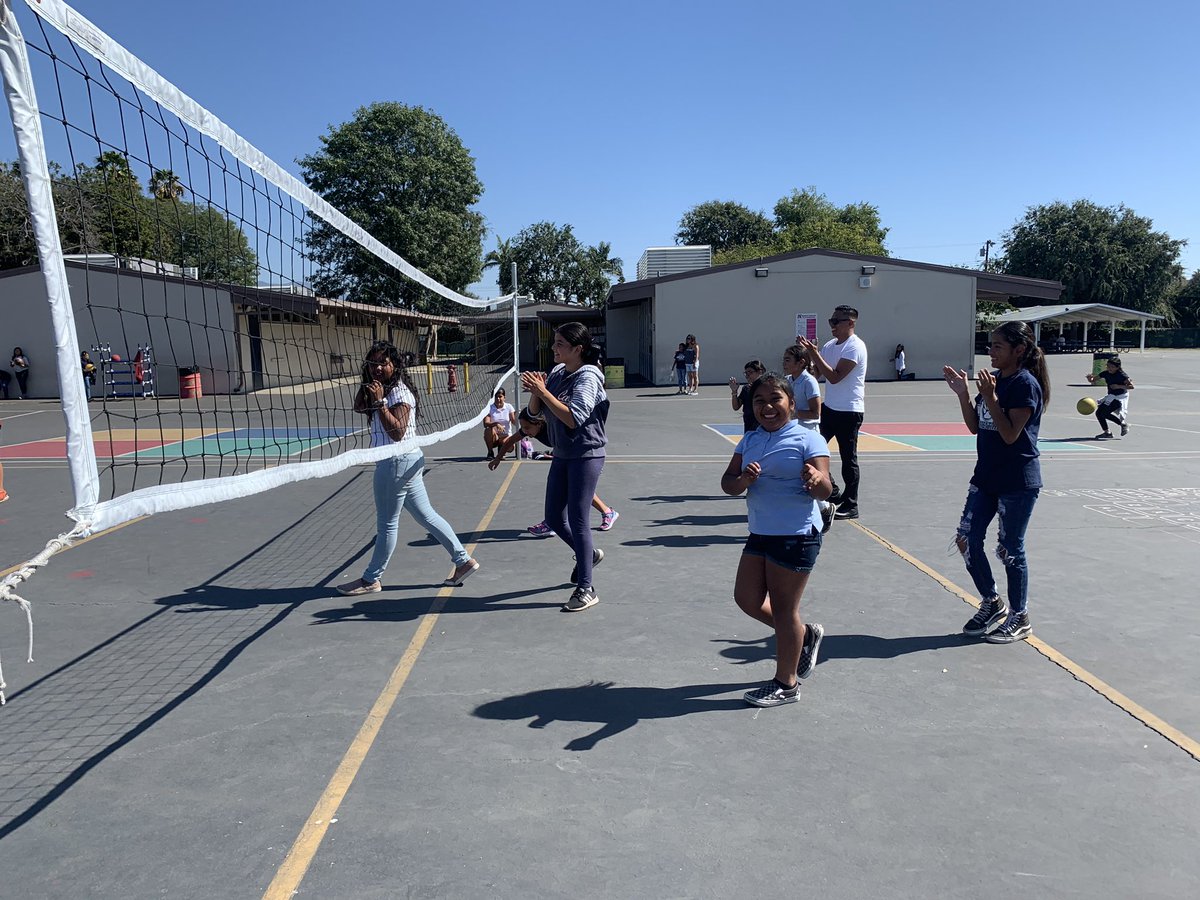 mc_ashly's tweet photo. Family Picnic Fun at Beswick!! @TUSDschools @beswickes #beswickes #wearetusd https://t.co/7s4nWcXSgl