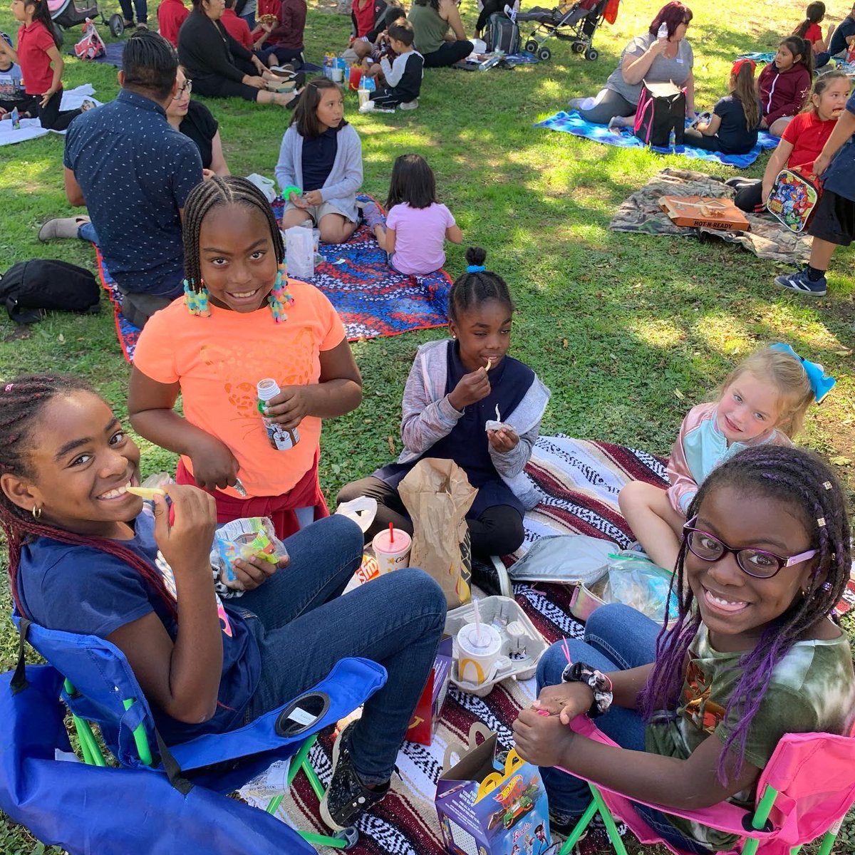 mc_ashly's tweet photo. Family Picnic Fun at Beswick!! @TUSDschools @beswickes #beswickes #wearetusd https://t.co/7s4nWcXSgl