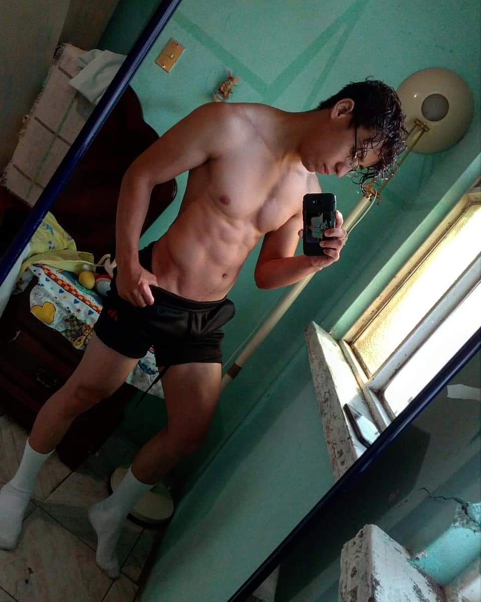 Alexjandro0210's tweet photo. De enamorado /Con el corazón roto
#gym #ANGELITO #evolutionfit https://t.co/r4sA7JlJU2