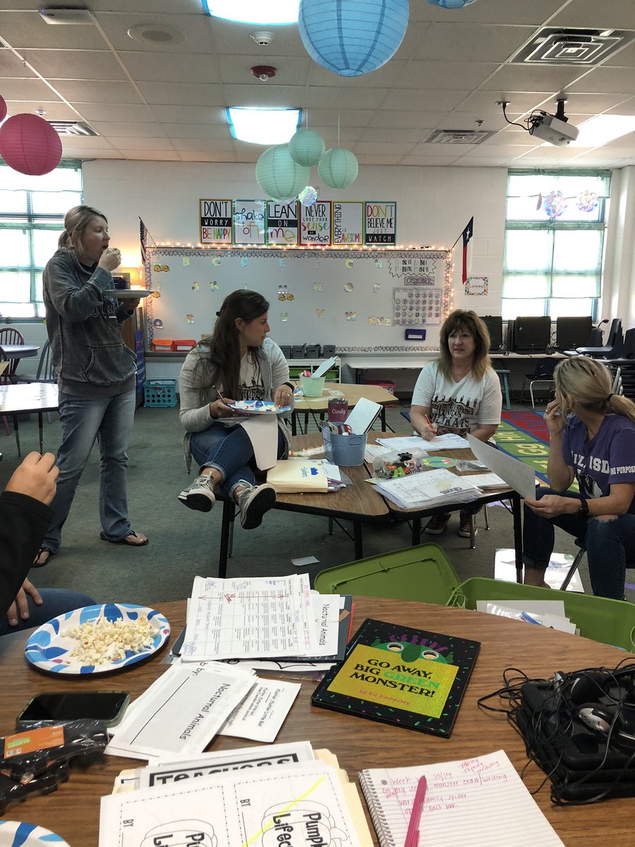 samantha_deming's tweet photo. No diggity... we gotta teach it up! LOVE my team to the moon &amp; back. 💜🌛 Can anyone estimate how many pounds of candy corn we’ve eaten this week? #KinderTribe @cstokes_stokes @CandiHarrison3 https://t.co/Sgx0bHBSeH