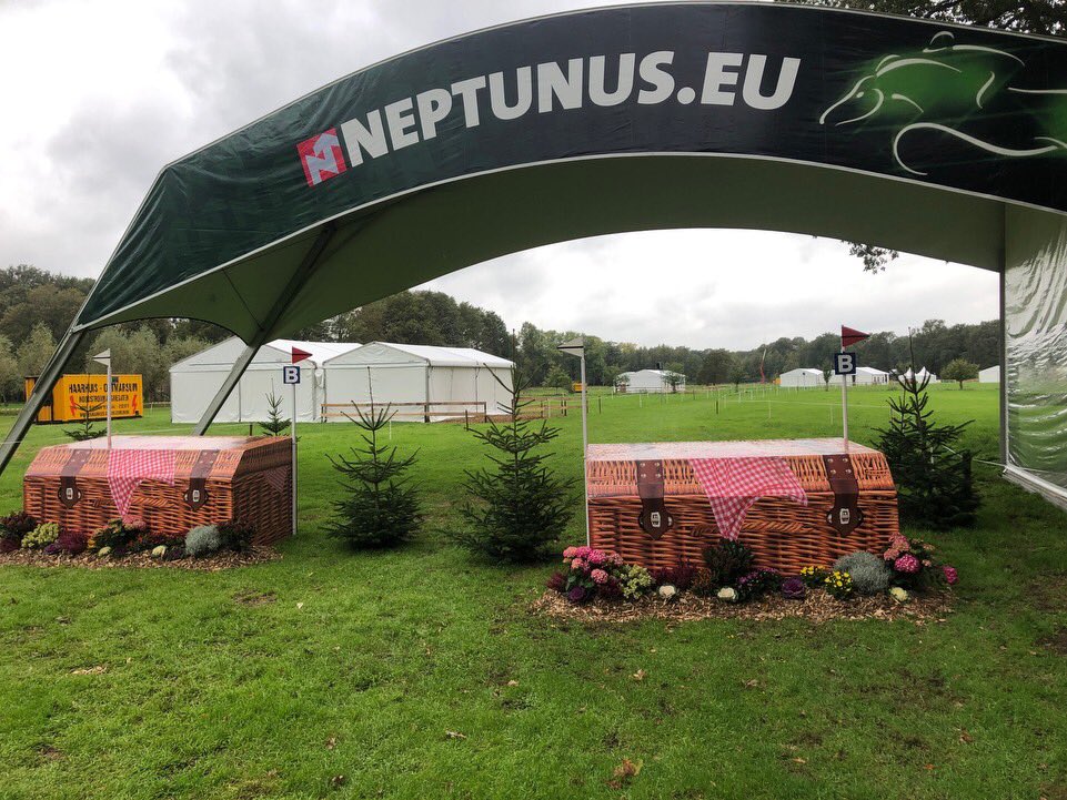 CrossCountryapp's tweet photo. Dressage is done at @militaryboekelo Take a look at what they jump on Saturday with the course designer #virtualcoursewalk #MBE19 https://t.co/B9uIOrGXD8 https://t.co/izKQn6UoKR
