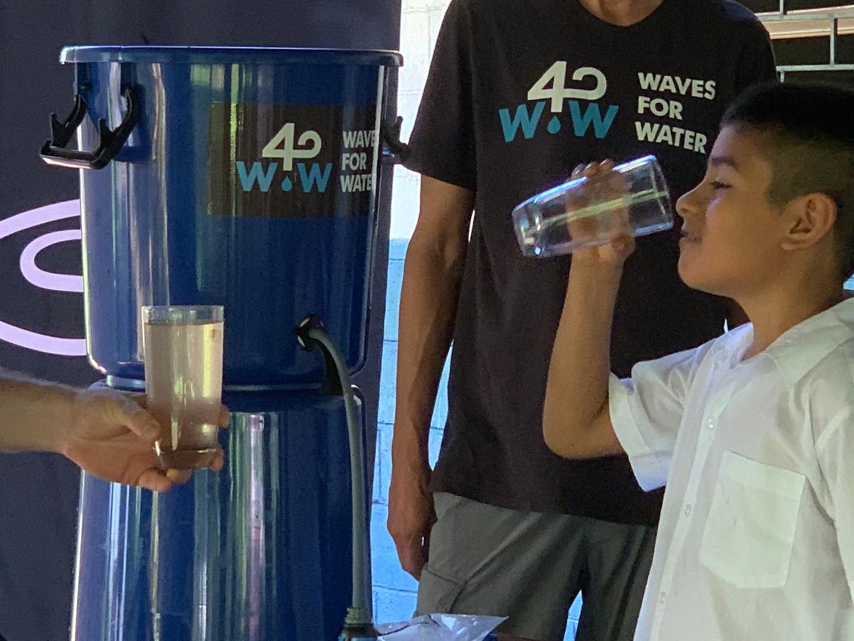 AdetcoS's tweet photo. Se entregaron 7 filtros que limpian hasta 1 millón de galones de agua y 2 depósitos de 450 litros al CE Caserío Agua Fría y al CE Caserío El Carrizal. Esto es una ayuda para contar con agua filtrada, combatir enfermedades, deserción escolar y reducción a la pobreza @wavesforwater https://t.co/BEUxWxVvTo