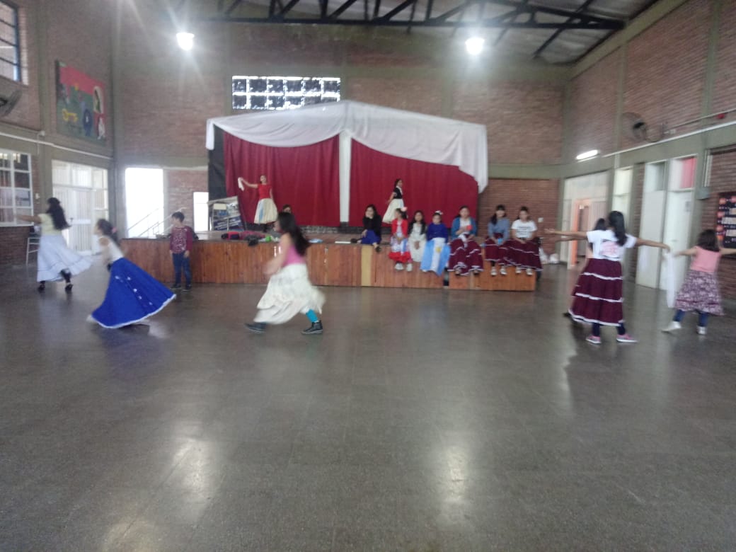 CYagualca's tweet photo. #PASenLasEscuelas
Esc Legado belgrano 
Talleres:
-Cocina
-Arte
-clases de guitarra/violin
-deporte
-folclore
-arabe
-ajedrez
@fguillesaavedra @miriamchaile @patriciapinasco @EstefiiGuanuco @sebabonduri https://t.co/lQ6ljZMipQ