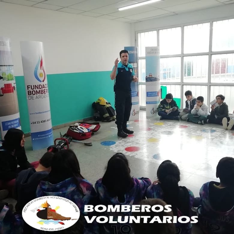 BVRiogrande's tweet photo. En Río Grande ponemos a #TodosEnAlerta con el Desafío de la prevención de @BomberosFund ¡Grandes y chicos aprenden consejos de prevención junto a los bomberos! https://t.co/nN9l0GAajD