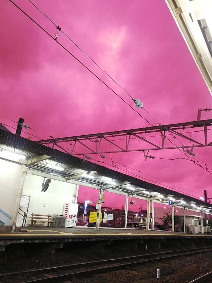 gucciking88's tweet photo. Beautiful but scary 🥺😰

#PrayForJapan #SaveJapan https://t.co/ANmWBYwttj