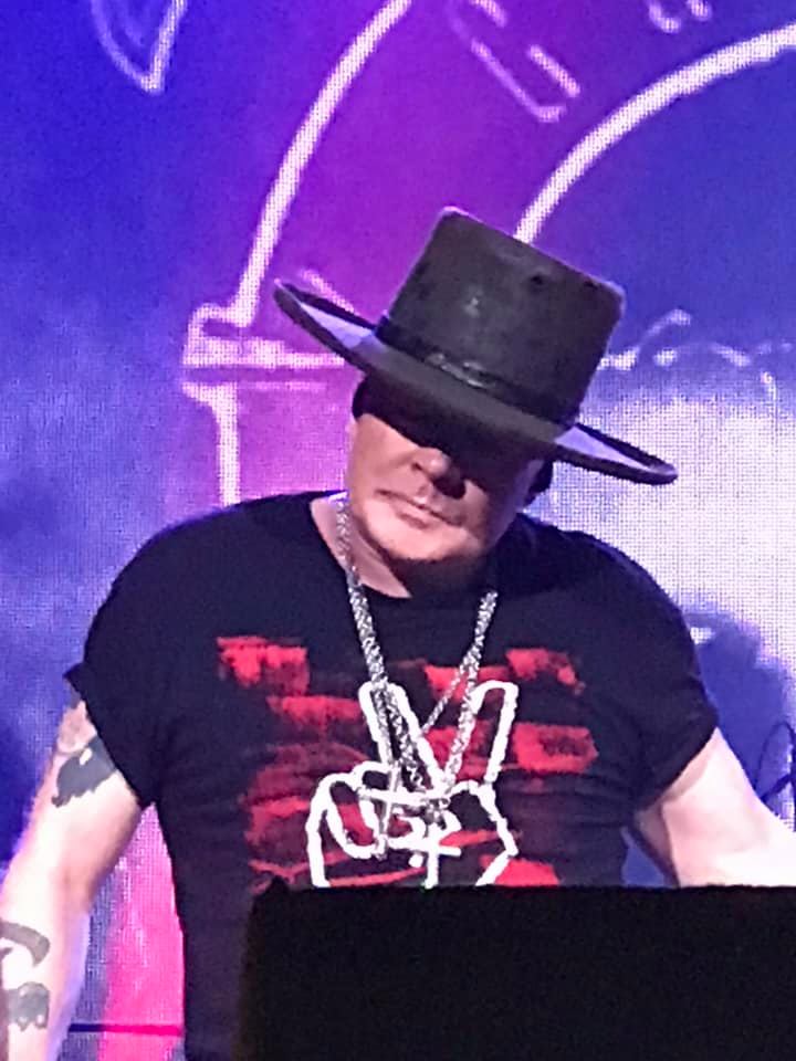 GNR_Addiction's tweet photo. Guns N' Roses - Intrust Bank Arena, Wichita, Kansas, EUA #GunsNRoses #GNR #gnfnr #NotInThisLifetime #NotInThisLifetimeTour #IntrustBankArena #Wichita #Kansas >> https://t.co/HvqKEtcbA7 https://t.co/fd8SvLy6Mi