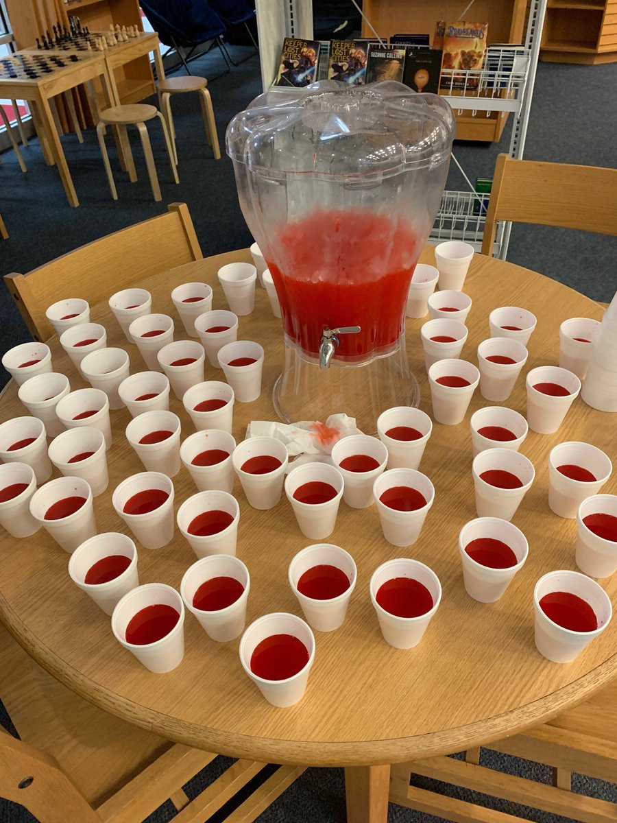 jenkscsis's tweet photo. Celebrating 1st 6weeks perfect attendance students!! All 393 of them got cake and punch and some lessons on reception etiquette. #ourWHY #CSI1920 #ALLINALLOURS https://t.co/HzMYkU1nej