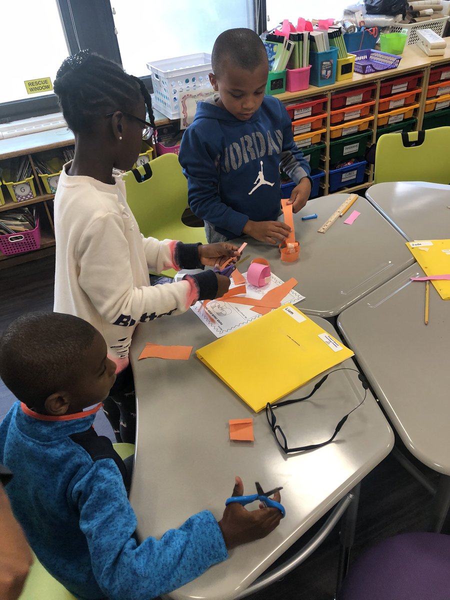 LaurenMaywald's tweet photo. Collaboration and teamwork at its best! Constructing the longest paper chain possible with @JPiccarillo & KPi๐๐ #whatsbruininbaldwin #stem #elementaryengineers https://t.co/3ePjmfm9Mi