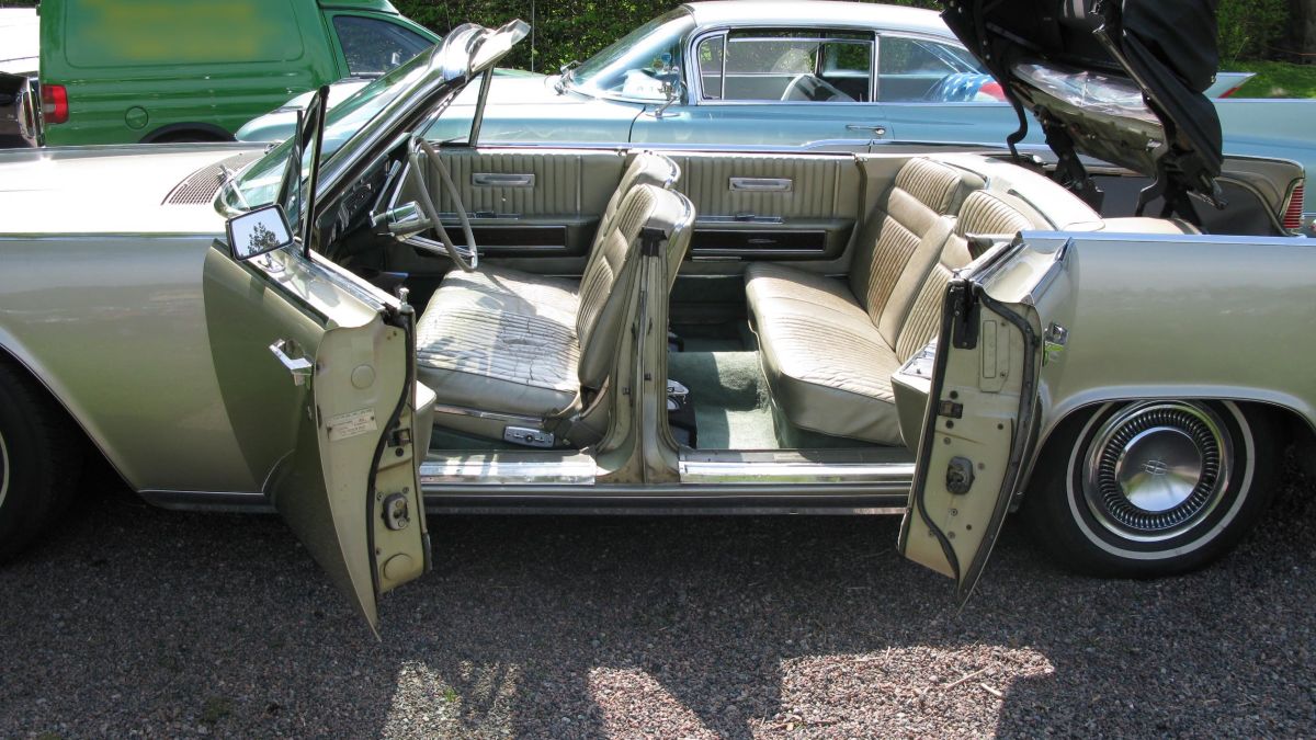 OreBobby's tweet photo. Which Car Did Suicide Doors Best? https://t.co/iX0bGuVU2R #suicidedoors #countersteer https://t.co/wUqXZe1O6q