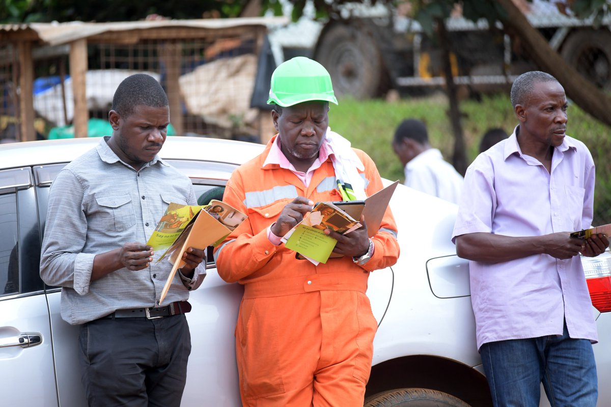 UmemeLtd's tweet photo. #UmemeCustomerWeek

In a continued customer reach and during this #CustomerWeek, We took time to interact with our customers in Ntinda Market, Sensitized them on safe power use, took on their complaints, answered queries and shared a few goodies too.

#UmemeCares #PoweringUg |JB https://t.co/V1ftupwBWA