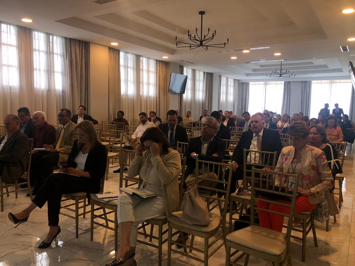 Pasaporte2019's tweet photo. Presentes en el Seminario de Actualización para personas designadas en el Servicio Exterior. La ponencia estuvo a cargo de Miguel Taboada e Iboneth Vásquez. #UnidosLoHacemos https://t.co/YLjZ74W8xH