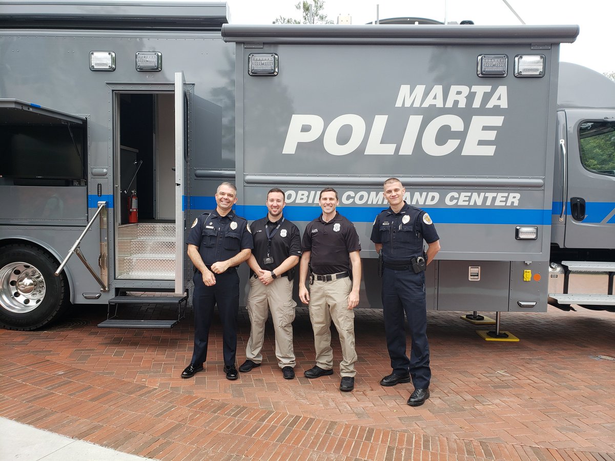 Thanks to @EmoryPolice for hosting us this week at their Campus Safety Fair.  MPD and other local public safety agencies had an opportunity to meet the students and share important safety information.