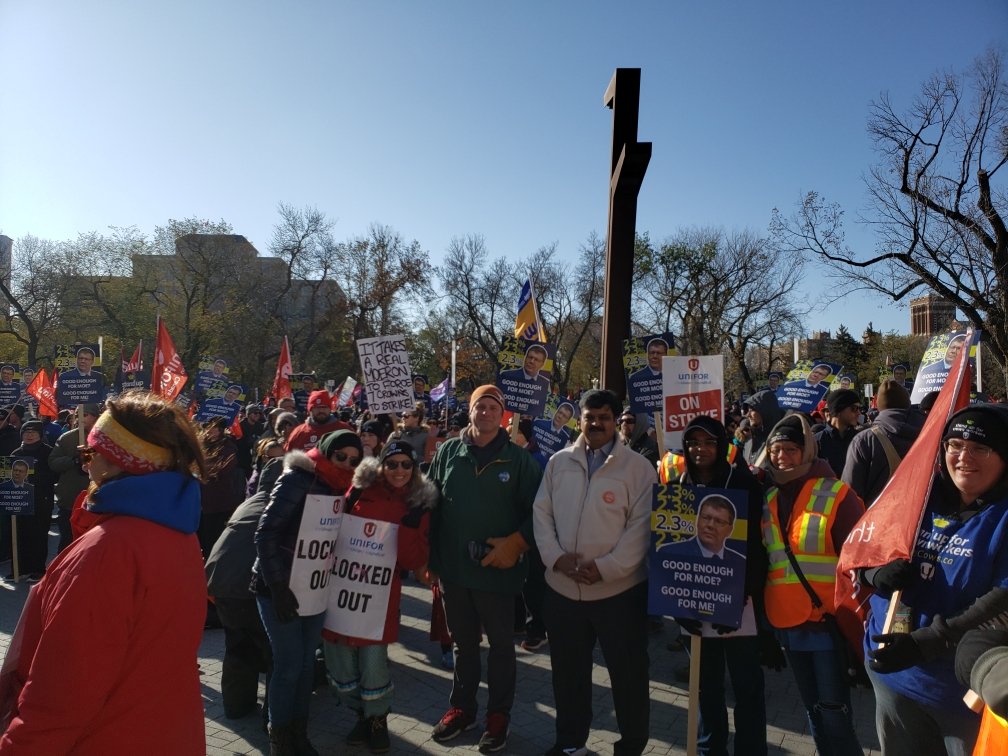 RayAldinger's tweet image. Showing support for the Unifor workers on the picket line today in Regina. The NDP is #InItForYou and all Candian workers. We all deserve a fair wage and employment stability. A vote for the NDP so we can make life easier for average Canadians.  #cdnpoli #elxn43