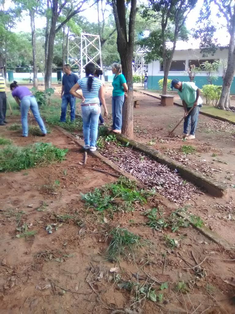 jesusazocar35's tweet photo. Arrancó el plan Guaribe Limpio en una cayapa a la escuela técnica y plaza Bolívar vamos a mantener limpio nuestro municipio es tarea de tod@s!! https://t.co/AbyAYzpUXy