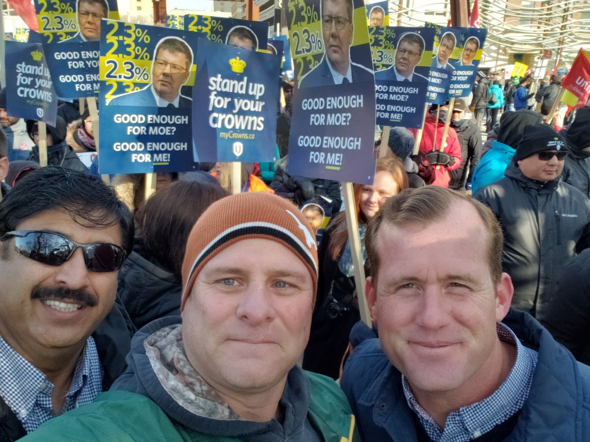 RayAldinger's tweet image. Showing support for the Unifor workers on the picket line today in Regina. The NDP is #InItForYou and all Candian workers. We all deserve a fair wage and employment stability. A vote for the NDP so we can make life easier for average Canadians.  #cdnpoli #elxn43