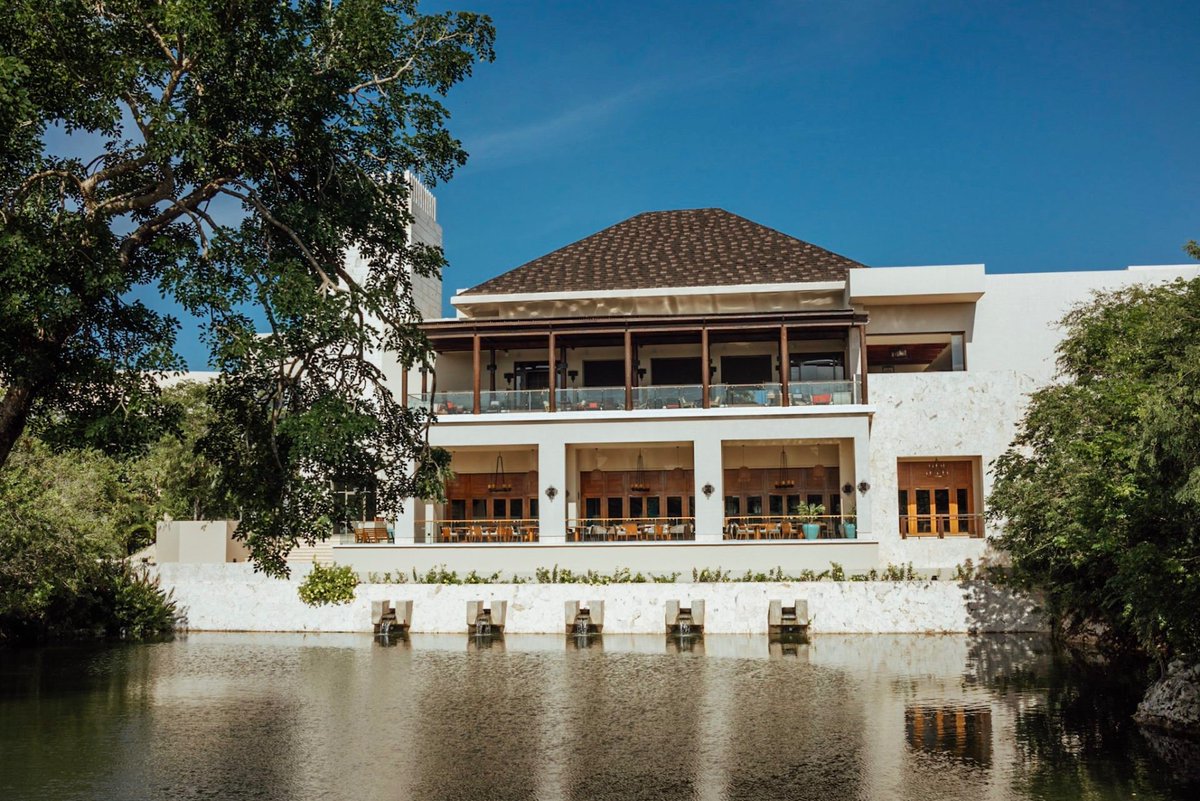 HallieDaily's tweet photo. Which one would you prefer? "With the Sun" Or "With the Stars" when traveling to Mexico? . . . 2 posts up on https://t.co/H4Ckj63lc7 , featuring the @FairmontMYK #fairmontmoments #fairmontmayakoba (see more on https://t.co/w25W0VHN2F) https://t.co/2ZVrXWTRqT