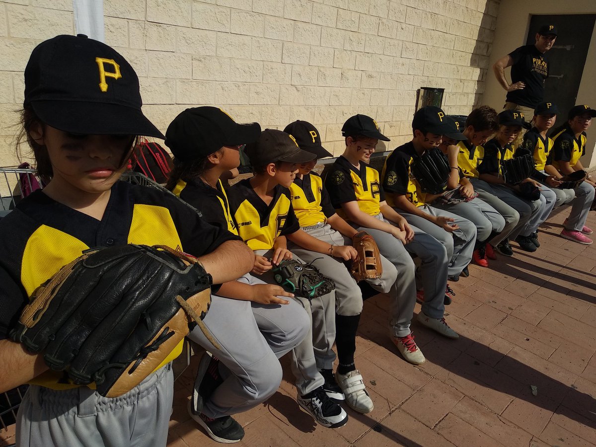 Los partidos de mañana son a las 10 en el campo de béisbol, a las 14 en el capo de rugby y a las 18 en el campo de béisbol
Te lo vas a perder? Te esperamos! Ven de amarillo y anima a nuestros grumetes,os necesitan a su lado
#piratasvalencia #beisbol #baseball #cebsub11 #valencia