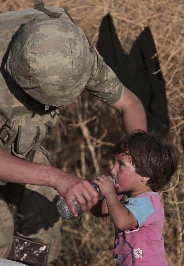 O kadar dolu ki toprağın şanla
Bir değil sanki bin vatan gibisin
#TurkishArmyForThePeace