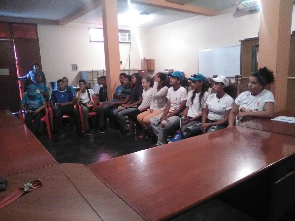 jesusazocar35's tweet photo. Reunido con la juventud de oro la JPSUV #Guaribe en compañía de @RamonMagallaneC y @EncinozoD planificando actividades enmarcado en el plan remate 2019 @NicolasMaduro @josemvasquez @EduardoPinateS @dcabellor @CCLAPMonagas https://t.co/X4OgQqMipR