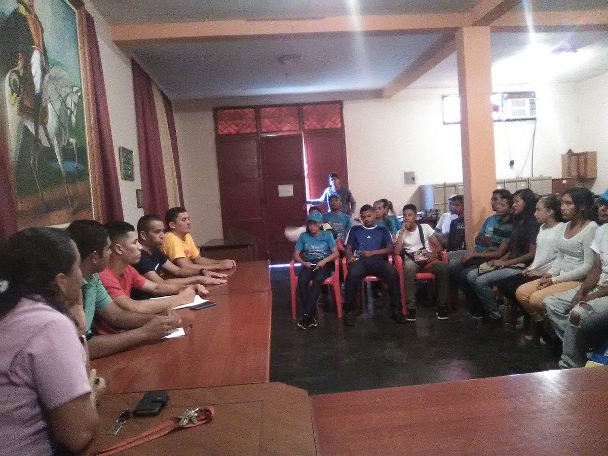 jesusazocar35's tweet photo. Reunido con la juventud de oro la JPSUV #Guaribe en compañía de @RamonMagallaneC y @EncinozoD planificando actividades enmarcado en el plan remate 2019 @NicolasMaduro @josemvasquez @EduardoPinateS @dcabellor @CCLAPMonagas https://t.co/X4OgQqMipR