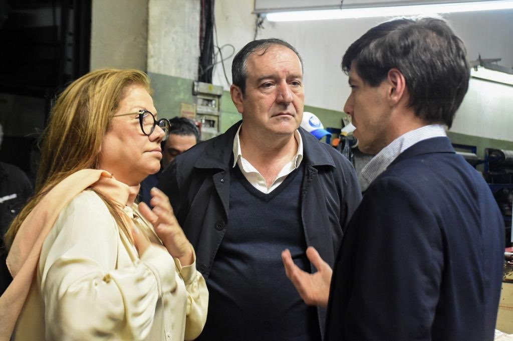 miguelsaredi's tweet photo. Con @GracielaCamano y nuestro candidato a Intendente @maxialvarez_do y nuestro primer concejal @FChomicz en #Avellaneda visitamos #RolanPlast pujante empresa familiar. En #ConsensoFederal creemos que las Pymes argentinas pueden ser el camino de la recuperación. https://t.co/hIddWj9NdP
