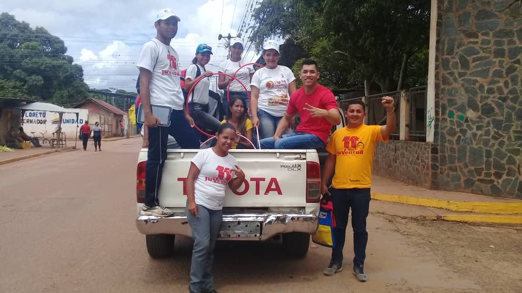 jesusazocar35's tweet photo. Reunido con la juventud de oro la JPSUV #Guaribe en compañía de @RamonMagallaneC y @EncinozoD planificando actividades enmarcado en el plan remate 2019 @NicolasMaduro @josemvasquez @EduardoPinateS @dcabellor @CCLAPMonagas https://t.co/X4OgQqMipR