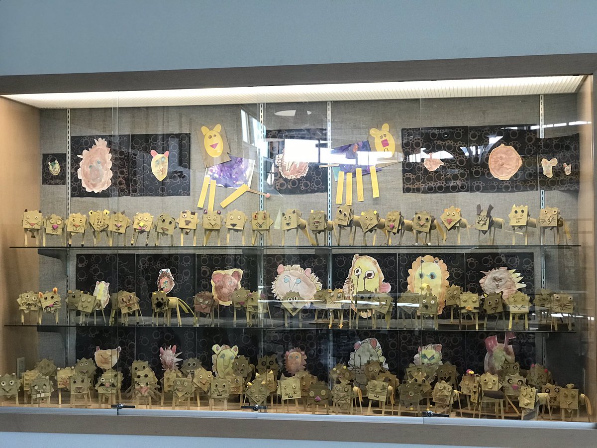 kellyannefitch's tweet photo. LPP art students are off to a “roaring” start under the direction of the very talented Mrs. Arpin! 🦁 #ETlearningignitED #lpplions https://t.co/M6AlVDGKPv