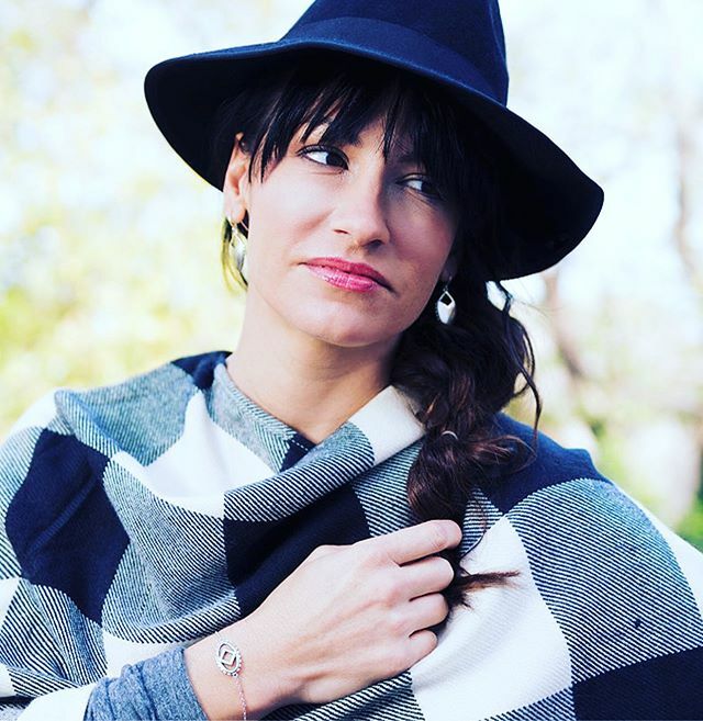 BienaimeBeaute's tweet photo. It’s getting brisk outside and we love cozy layers and Sterling Silver. 🍁🍂🍁
Photography @_jeffersondonald 
Model @melissa_fisk https://t.co/j8r8jkLG2J https://t.co/AEQlSTQC5Q