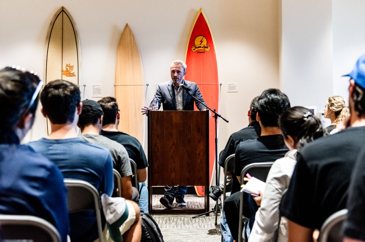 PeppAlum's tweet photo. One hour until we hear from some of our favorite faculty members in Payson Library! Haven't seen the Surfboard Room yet? You'll definitely want to check out this event hosted in one Payson's most unique spaces. #WavesWeekend https://t.co/dvA3Si96kL