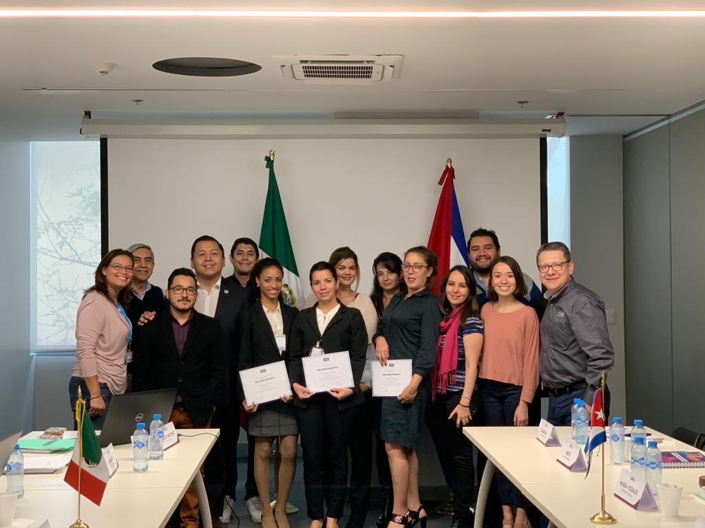 CNH_MX's tweet photo. Hoy concluimos el Taller Rondas de Licitaciones de Contratos Petroleros #MEXCUB 🇲🇽🇨🇺
Agradecemos a todos los participantes, en especial a la delegación de #Cuba por acudir a la @CNH_MX para poder compartir nuestra experiencia en materia de procesos licitatorios.
#CNHparaTodos https://t.co/NKOiAH67N9