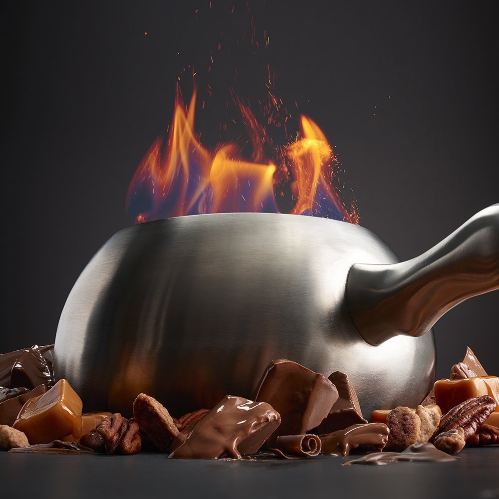 TheMeltingPot's tweet photo. Chocolate and caramel equal fondue perfection! #NationalCaramelMonth #FlamingTurtle 🍫🔥
#nixthenorm #fondue #flambee #caramel #caramelmonth #dessert #fire https://t.co/I2YPVyqBsb