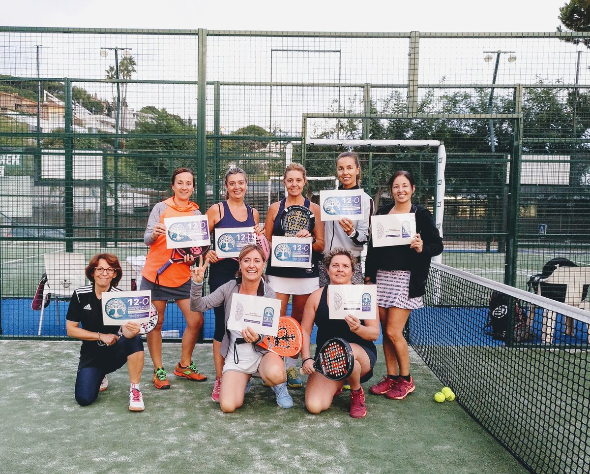 viquimas2's tweet photo. Després d'una intensa jornada de feina, res com un pàdel en bona companyia per per penjar la bata. Club Tenis Premià de Dalt, gràcies per fer visible les Cures Pal.liatives. https://t.co/xjj29FdF4E