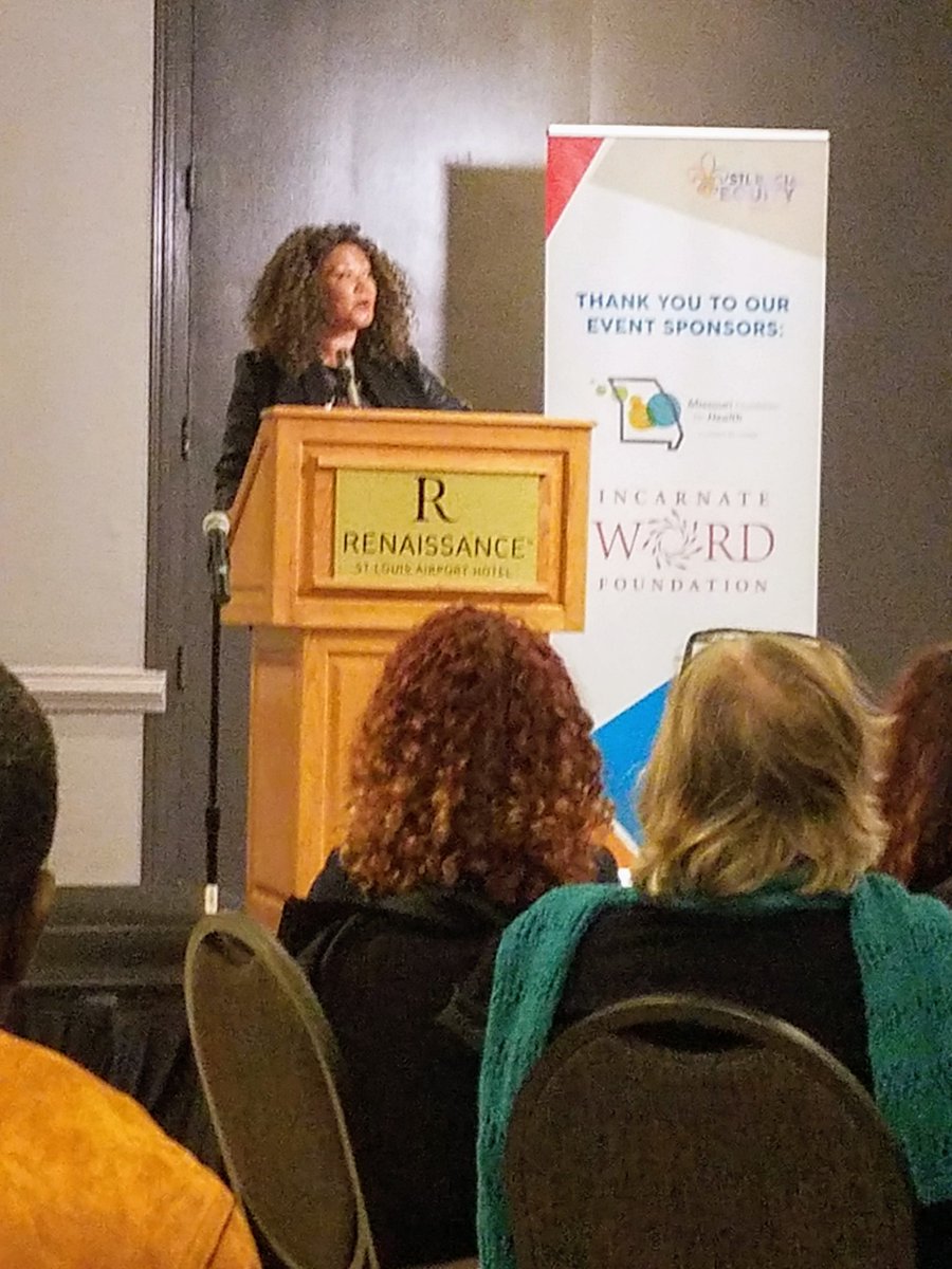 WashU_C3's tweet photo. @michele_norris telling us about The Race Card Project at the #stlsummit She asks, what are your thoughts on race using only 6 words? #stl2039 https://t.co/3fjSJZWYmq