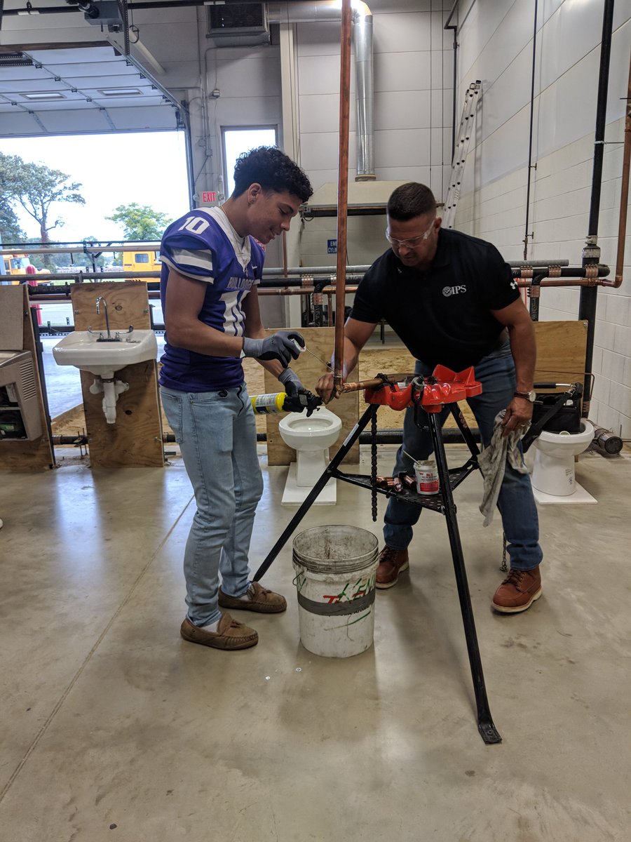 SHS_SCargillLSC's tweet photo. Huge shout out to #local50 #plumbingandpipefitting for hosting industry day and letting our students get some hands on experience and great information! #SHS https://t.co/DQ6jhTvFNL