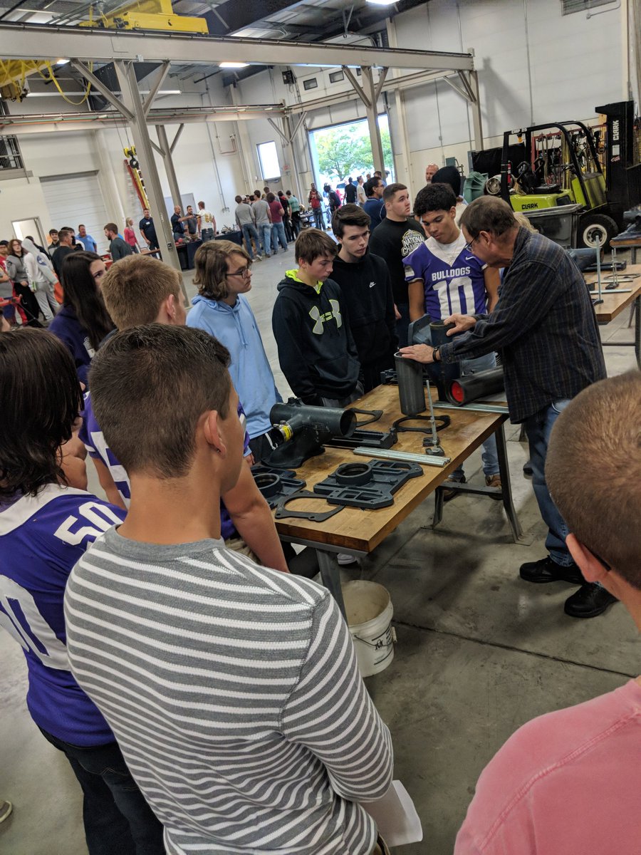 SHS_SCargillLSC's tweet photo. Huge shout out to #local50 #plumbingandpipefitting for hosting industry day and letting our students get some hands on experience and great information! #SHS https://t.co/DQ6jhTvFNL