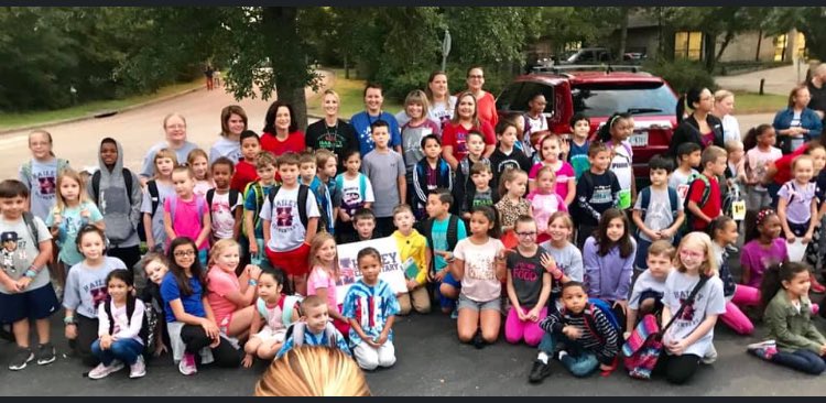 HaileyCISD's tweet photo. We had an awesome turnout for iWalk this morning! #haileycomets #BetterTogether https://t.co/5J1qrzZzno