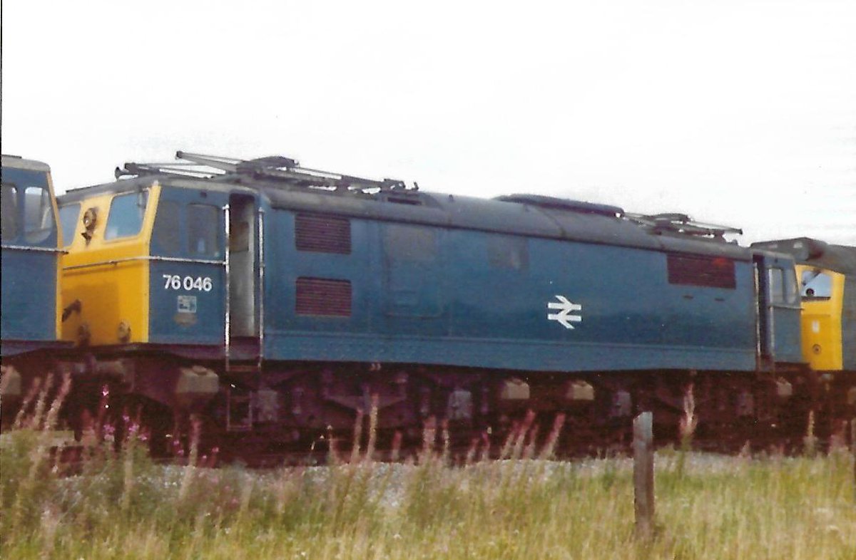 Redundant! British Rail Woodhead Route Bo+Bo Class 76 1500V D.C. Electric loco 26046 built at Gorton in 1951. Was named ARCHIMEDES. To 76 046 under TOPS. Withdrawn 11/80 & stored at Manchester Guide Bridge 17/5/81 ##BritishRail #Woodhead #Class76 #Loco #trainspotting #BRBlue 🤓