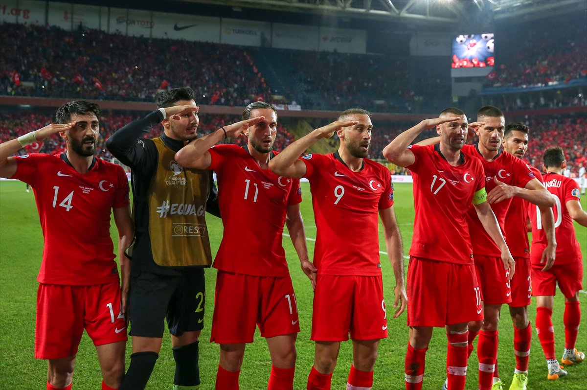 beINSPORTS_TR's tweet photo. 🇹🇷 Milli Takımı'mızın galibiyet sevinci! https://t.co/40OKw4EF0s
