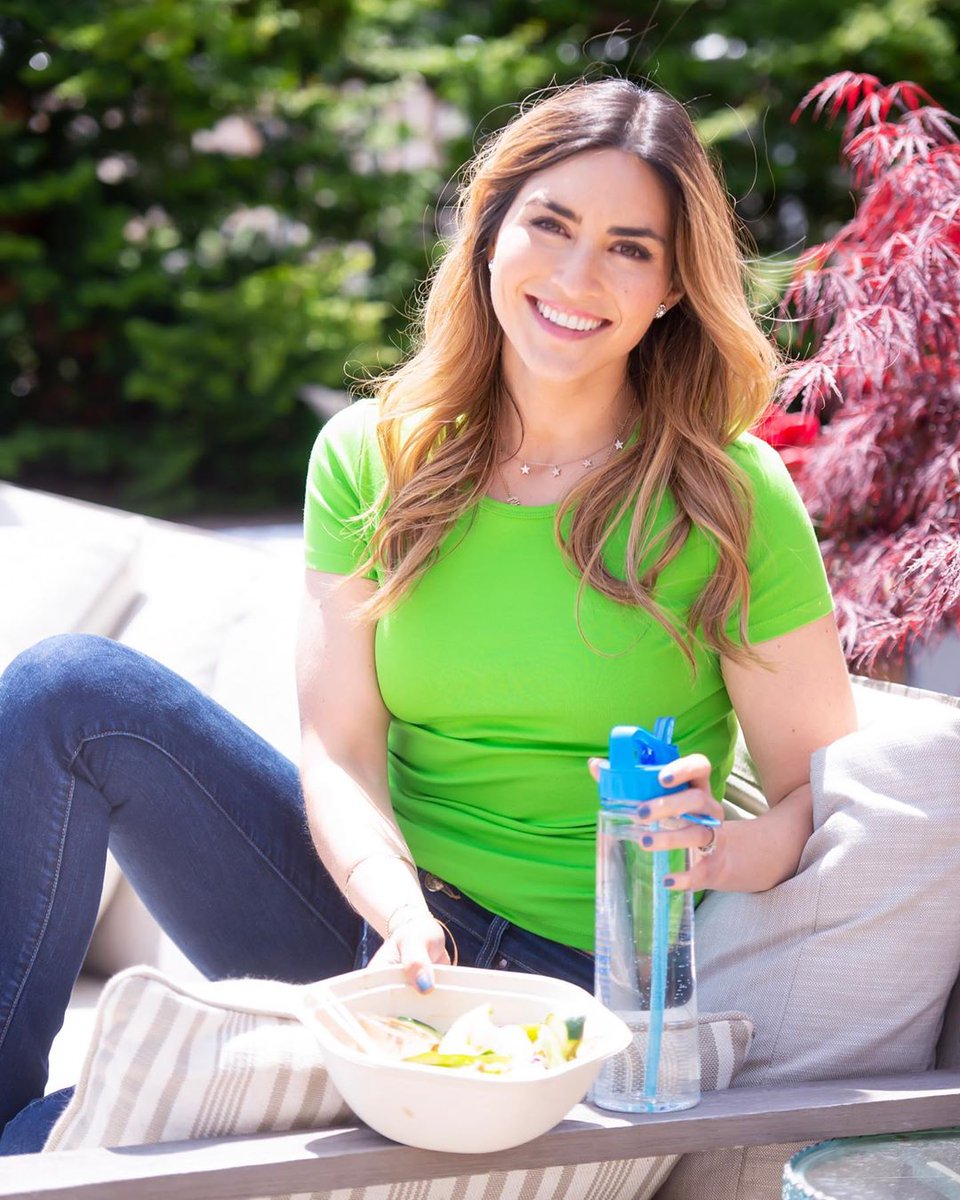 Beachbody's tweet photo. Are you being #WaterFirstVeggiesMost today like Ilana Muhlstein? Let us know if you’re staying on track with your weight-loss goals today!⠀
#2BMindset #IlanaMuhlstein #Waterfirst #TeamBeachbody https://t.co/gEV6p2XHDl