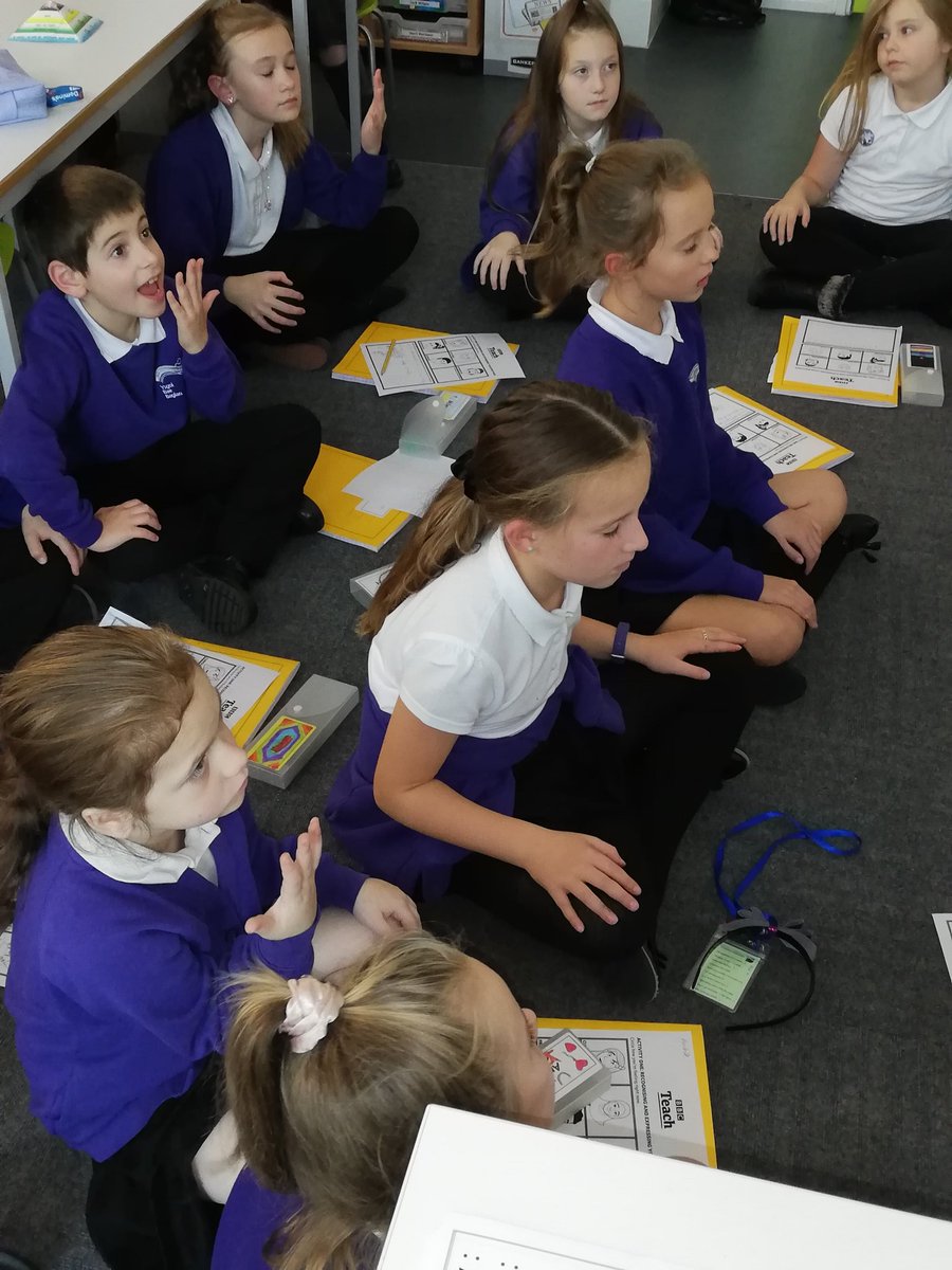 YBB_RecYear1's tweet photo. Today for #FeelGoodFriday we focussed on our growth mindset with #BBCTeachLesson We can use the finger breath calming method to focus our minds. Also this week we discussed our dreams and ambitions and the small steps we can take to reach our goals π #WorldMentalHealthDay2019 https://t.co/fBnSLi963R