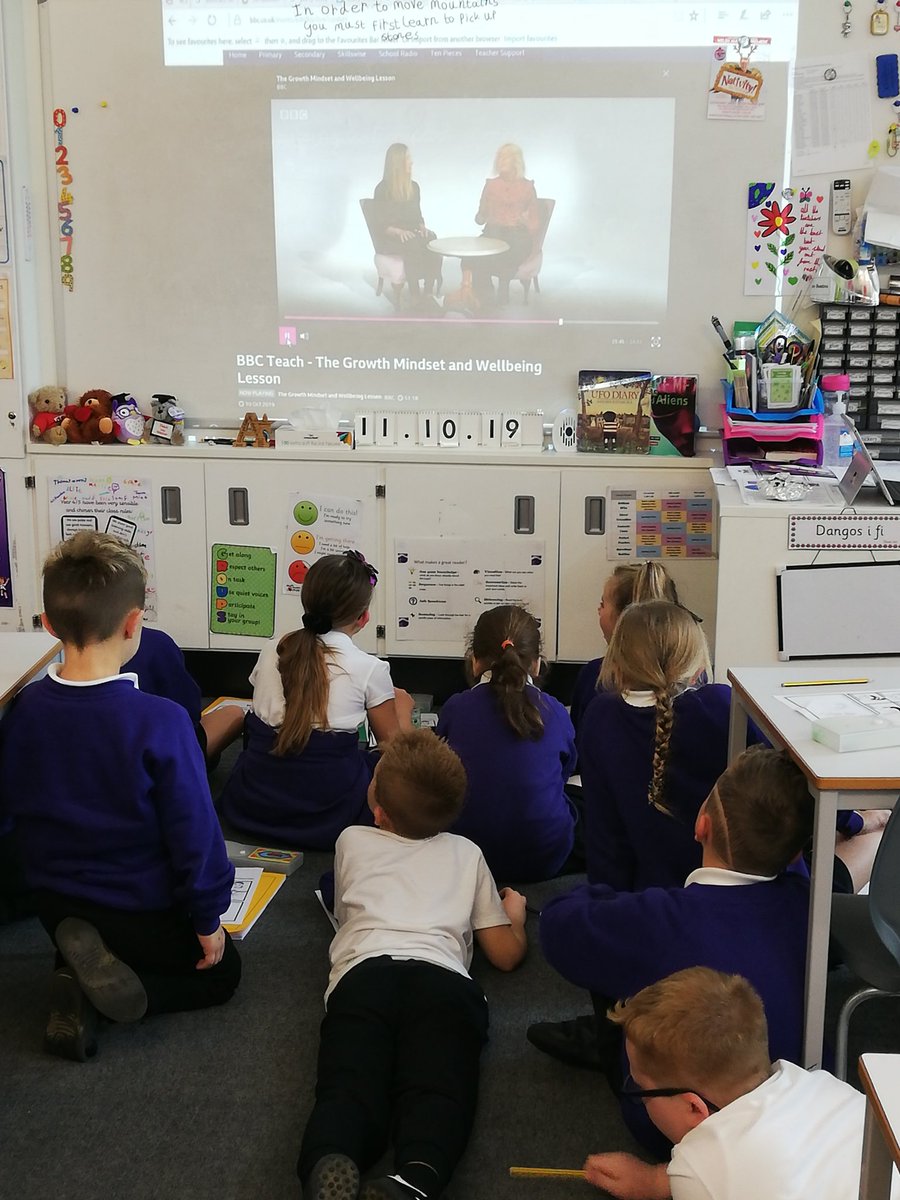 YBB_RecYear1's tweet photo. Today for #FeelGoodFriday we focussed on our growth mindset with #BBCTeachLesson We can use the finger breath calming method to focus our minds. Also this week we discussed our dreams and ambitions and the small steps we can take to reach our goals π #WorldMentalHealthDay2019 https://t.co/fBnSLi963R