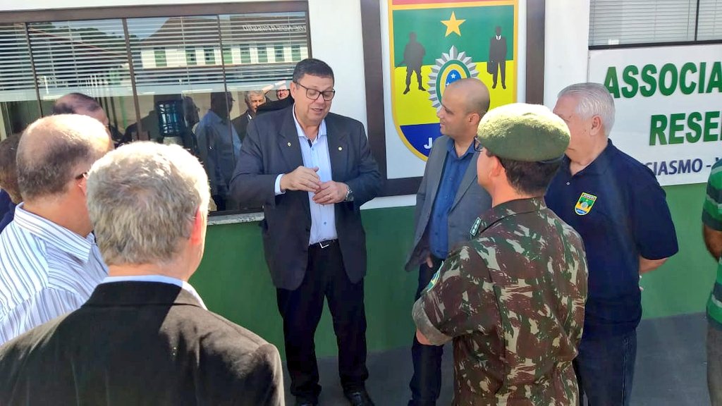 CNORBRASIL's tweet photo. Deputados Federais @MajorVitorHugo e @dep_cel_armando visitam a AORE/Joinville, no #62BI. Presenças confirmadas no #ENOREX 2019 Goiânia, 19-22 Out, junto com o Dep @GeneralGirao, Min GSI @gen_heleno, Sect Ass Especiais Gen Sta Rosa, e o Exmo Sr Pres República @jairbolsonaro 🇧🇷🇧🇷 https://t.co/VLRH6UtO4z