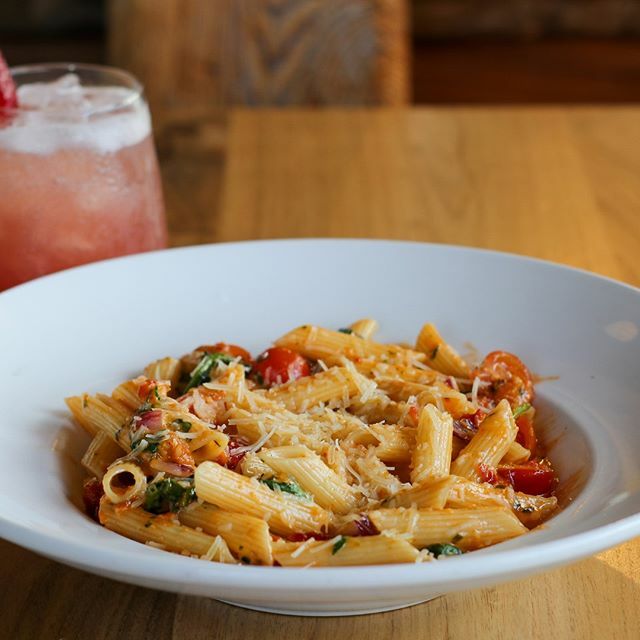 {new menu item} Penne Alfredo (served after 5pm) • Penne pasta with tomatoes, red onions, spinach and sundried tomato pesto cream $12 {+ chicken* $4 / shrimp* $9 / portabella $3} #frothylove ift.tt/2MEPTzc