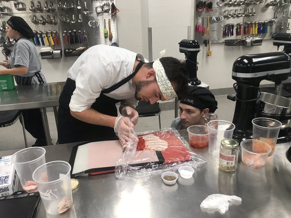ChefCodyH's tweet photo. Love it when past @ProStart students come in and mentor current students. Thank you, Marcus!! You are making a difference! #TXProstart @GBCCA_RISD  @rockwallschools  @TXRestAssoc @NRAEF https://t.co/c58TibAqUZ