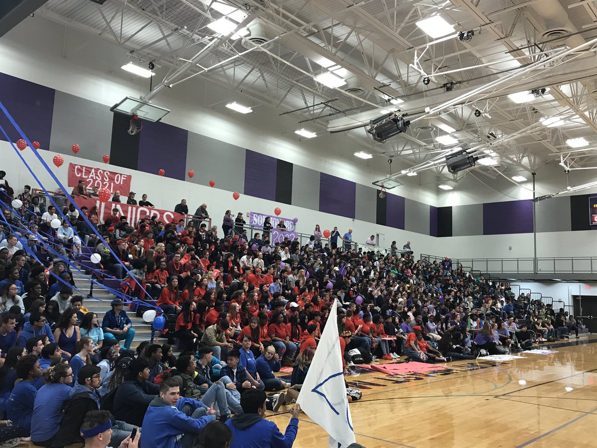 NEMyearbook's tweet photo. It’s a great day to be a Griffin! #griffinsgive2019 https://t.co/lKODJYwi1V
