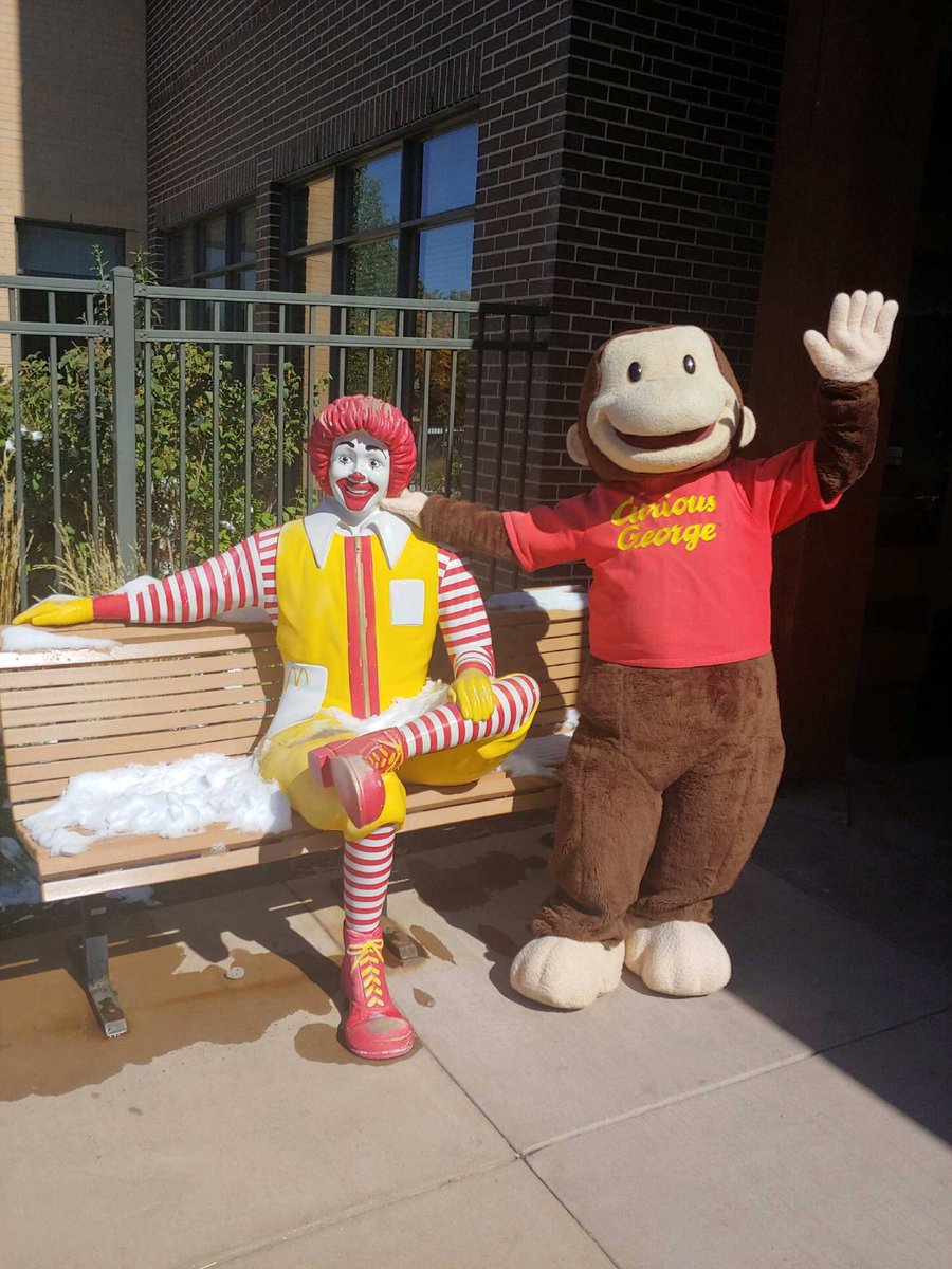EganAngi's tweet photo. Loved visiting with families and staff at Ronald McDonald house today! Thanks @HMHCo and the Denver team for organizing this event! #hmhproud https://t.co/AveYhfP4lP