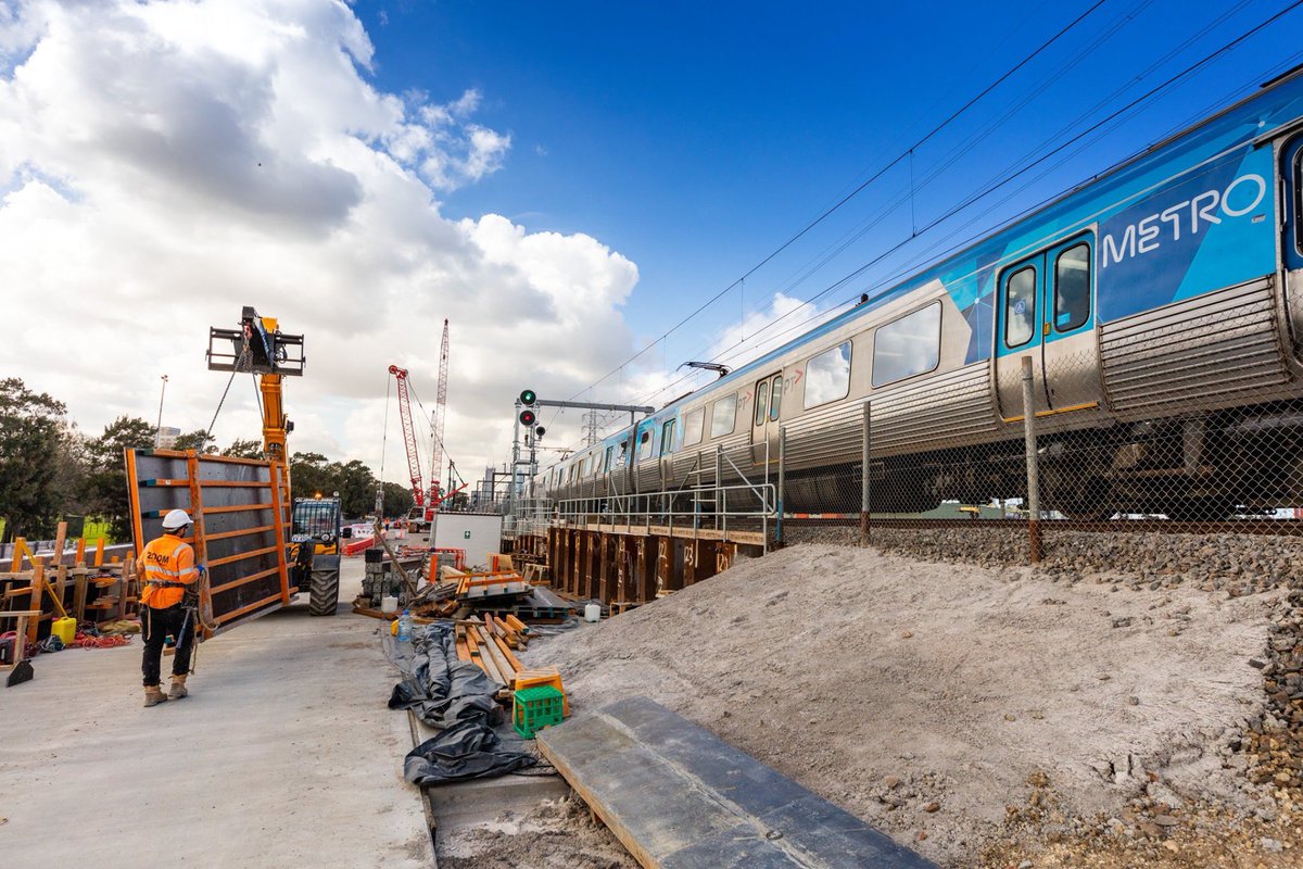 Trains are back up and running on the Sunbury line! 🚆 Thank you for your patience during the 12-day construction blitz along Melbourne’s western rail corridor.